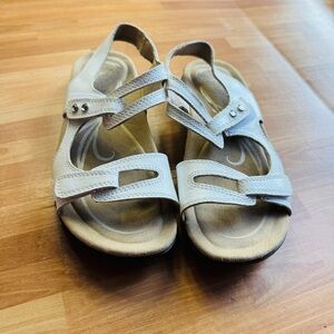 Abeo white leather sandals size 6 narrow